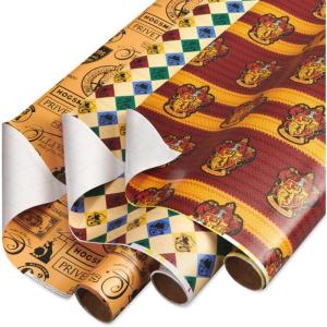 American Greetings Harry Potter Lot de 3 rouleaux de papier cadeau Harry Potter avec quadrillage pour anniversaires, remises de diplômes et toutes les occasions, blasons de la maison de Poudlard, robe(Gryffondor Robe et carte du maraudeur)